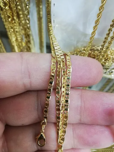 Colar piastrine banhando a ouro 18k