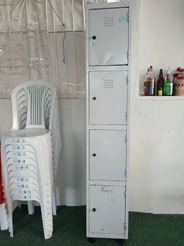Armário de metal