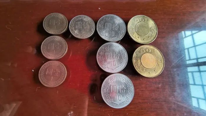 Lote com nove moedas de Taiwan