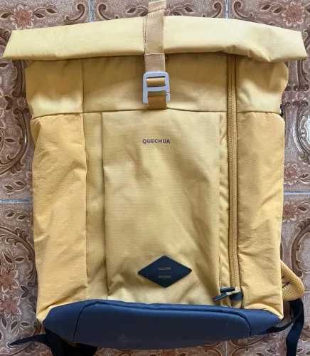 Mochila Adulta de Trilha 23L Escape 500 Rolltop Quechua Amarela