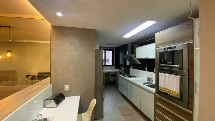 Vendo Apto. todo mobiliado Edifício Ilha de Maui.