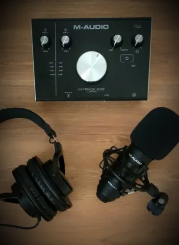 Kit de Gravação Completo M-Audio M-Track 2x2 Vocal Studio Pro