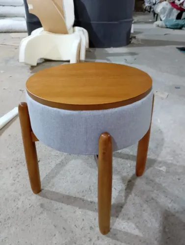 Vende se poltronas puffs e cabeceira e cama box 