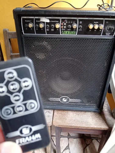 Caixa amplificada de 500 com controle com entrada para pendryve