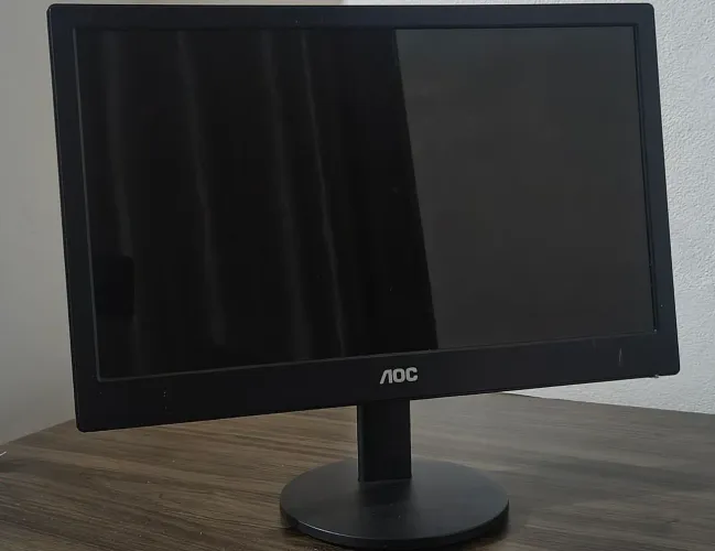 ? Monitor AOC LED 15,6? Widescreen - Ótimo Estado