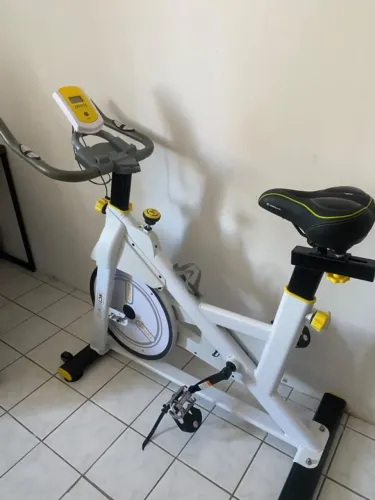Bicicleta Ergométrica 10KG Semi-Nova + Assento Extra