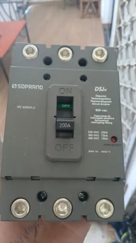 Dijuntor de 200 ap
