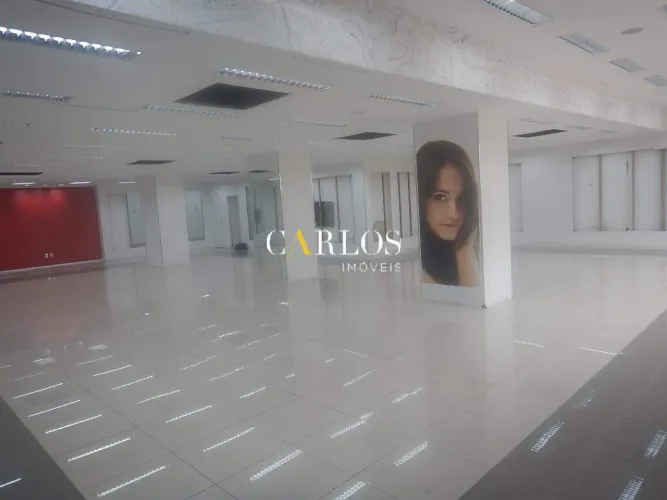 Loja Ampla no Centro de Conselheiro Lafaiete com 1.150m² e Estacionamento