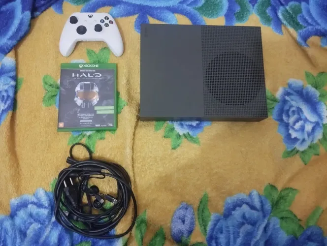 Vendo ou troco Xbox ONE S 1TB edição BF1 Verde Completo