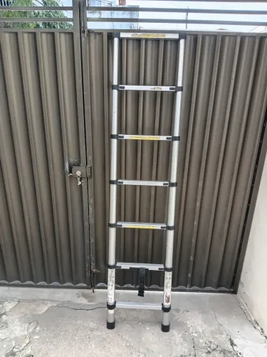 Escada telescópio $300