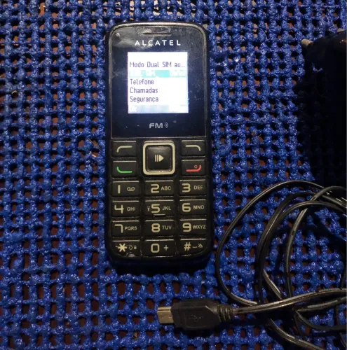 Celular Alcatel rádio Fm  + Carregador Original (Funcionando)