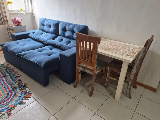 Vendo Conjunto de Sofá Retrátil com 200cm e Mesa com 2 Cadeiras de Madeira Maciça Rústica 