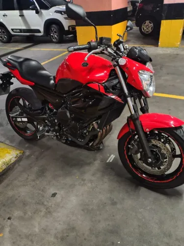 Moto muito nova de garagem  cano original difusor no controle só chama você vai interesse*