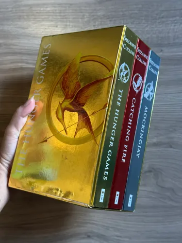 Trilogia Jogos Vorazes (Em Inglês) - The Hunger Games Box Set ? Edição Especial Metalizada