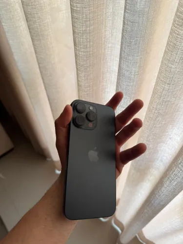 iPhone 16 pro max preto 512gb (tela um pouco trincada)