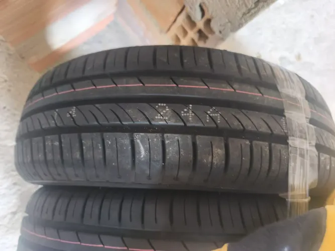 Par de pneus Kumho 185/65 R14 86T
