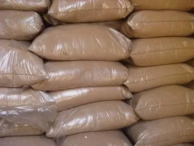 13 sacos de areia de cingir e um saco de calmix megaó