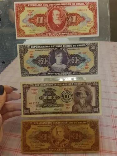 ? Lote com 6 Cédulas Antigas - Cruzeiros Preço: R$ 200,00 Vendo lote com 6 cédulas antiga