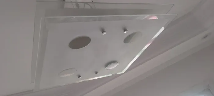 Lustre de vidro jateado com 4 lâmpadas.Estilo Oriental