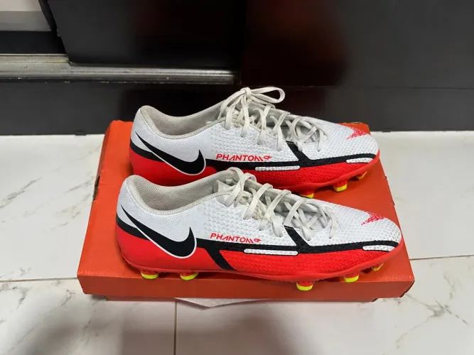 Chuteira Nike Phantom GT2