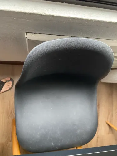 Vendo Mesa com 4 cadeiras na Cor Preto.