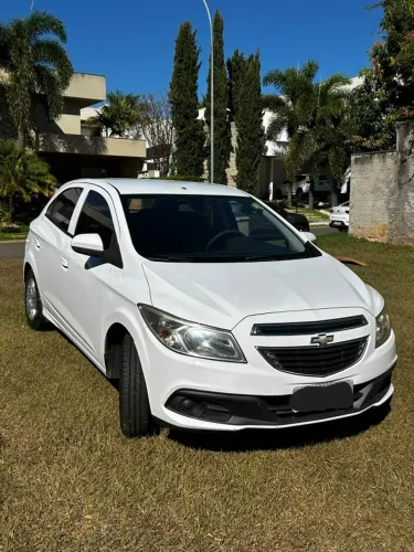 Chevrolet Onix Hatch LT 1.0 8V Flex Power Mec. 4P 2014