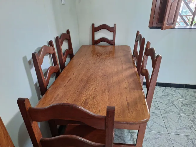 Mesa de madeira maciça 1,50m com 6 cadeiras