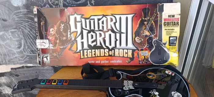 CONTROLE PS3 GUTARRA GUITAR HERO III LEGENDS OF ROCK SONY ACTIVISION. APENAS A GUITARRA 
