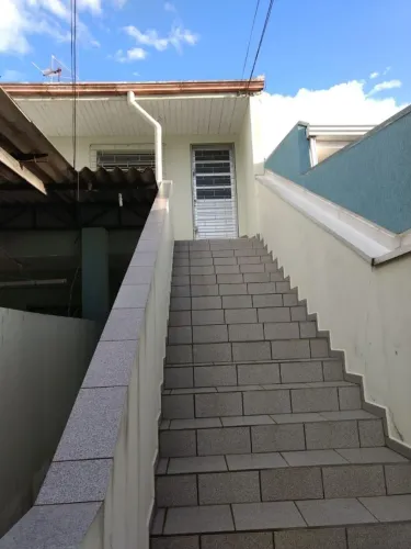 Alugo casa no bairro Cajuru - Centenário
