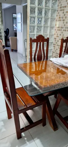 Mesa e 6 cadeiras móveis gravatá