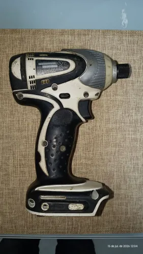 Makita, Parafusadeira Makita BaDt 142 18volts, usada em perfeito estado. Sem bateria. 