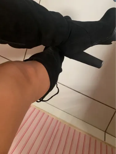 Bota Cano longo- Veludo Preta