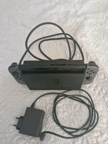 ? Nintendo Switch + Joy-Con + Dock ? Cinzento/ ? R$ 1.400<br>? Até 10x no cartão SEM JUROS