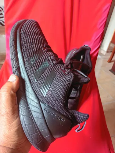 TENIS ADIDAS RUNNING M QUESTAR RIDE PRETO, tamanho 40, perfeito para treinar corridas.<br>