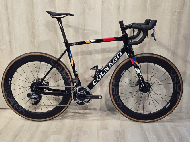 Bicicleta Colnago Prestige de carbono, Tamanho  52,  Grupo Sram force  axs 12 velocidades.
