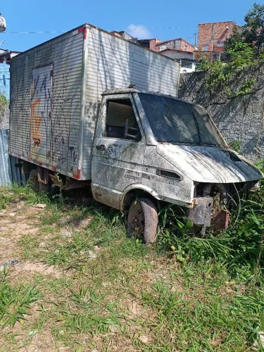 Iveco 35/10 apenas para retirada de peça 