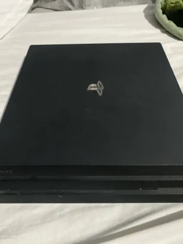 PlayStation 4 pro + 2 jogos