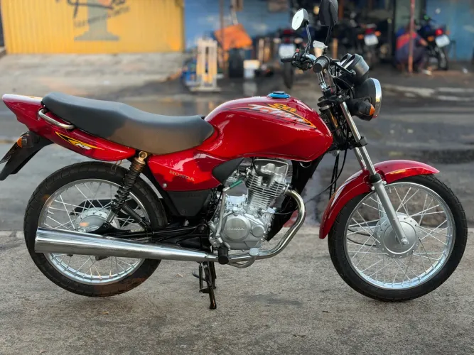 Honda Titan 125 2003 com ipva pago 