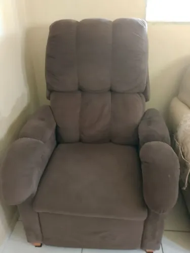 Vende-se uma poltrona inclinavel  em perfeito estado 