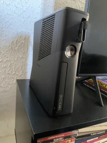 Xbox 360 desbloqueado 2 controles + 2 jogos originais