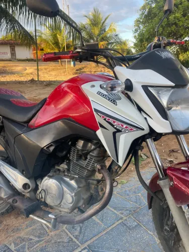 Moto titan 150 com muitas 9.500