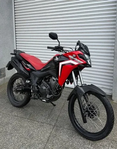 Veículo Sahara 300c/ rally Ano 2025