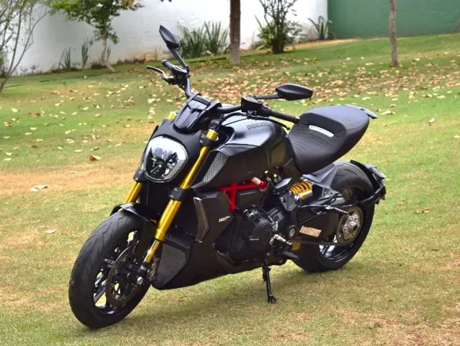 Ducati Diavel 1260 S - 7.100 km - Ótimo estado