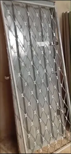 Grade de ferro para proteção interna de porta