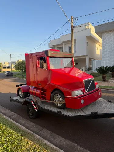 Mini caminhão Volvo (Funcionando)