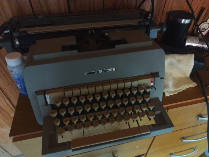 Maquina de escrever Antiga Línea 98