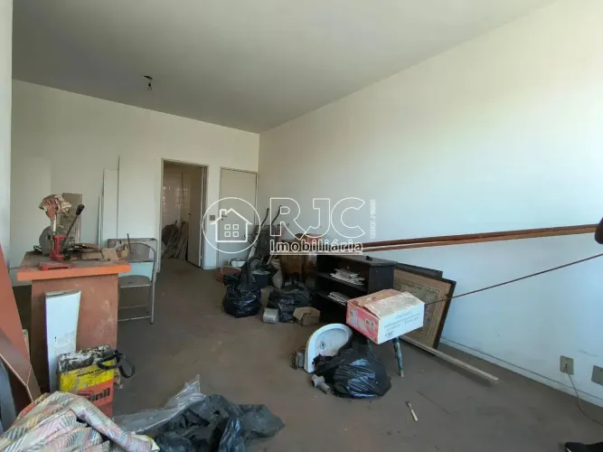 O Espaço Ideal para a Família: Amplo Apartamento de 99m² com 3 Quartos na Tijuca."