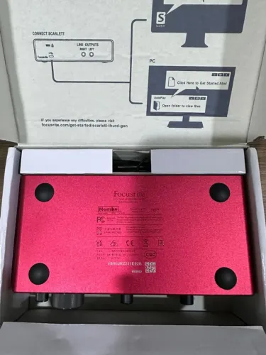 Interface de áudio Focusrite Scarlett 2i2 vermelha, 3 geração nova
