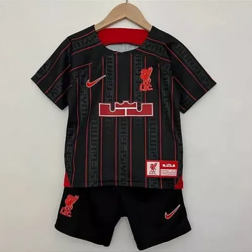 Conjunto Infantil Liverpool Preto/Vermelho 23/24 tamanho 22 06/07 anos