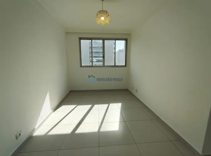 Saúde/ Próximo ao Metrô/ 2 dormitórios/ 2 banheiros/ 68m²/ 1 vaga livre